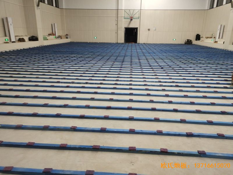 ������ˮ�h���ϵڶ�С�W(xu��)�w��ľ�ذ尲�b����