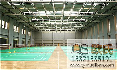 PVC�\�ӵذ��c��ľ�\�ӵذ�֮�gPK���l����һ�I��