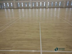 小學(xué)俄勒岡松舞臺場館地板施工隊